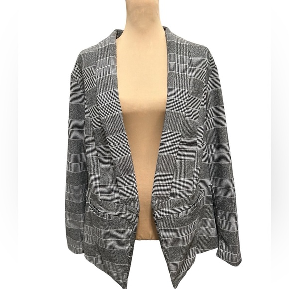 Torrid Black Plaid Houndstooth Cutaway Stretch Blazer Torrid Size 4 = US 4X 26W. - Picture 3 of 15